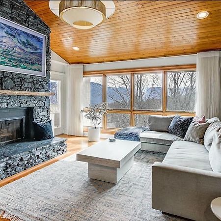 Вилла Lux Retro Getaway W/ Ober & Smoky Mtn Views! Гатлинбург Экстерьер фото