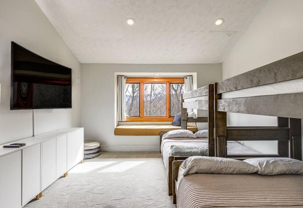 Вилла Lux Retro Getaway W/ Ober & Smoky Mtn Views! Гатлинбург Экстерьер фото
