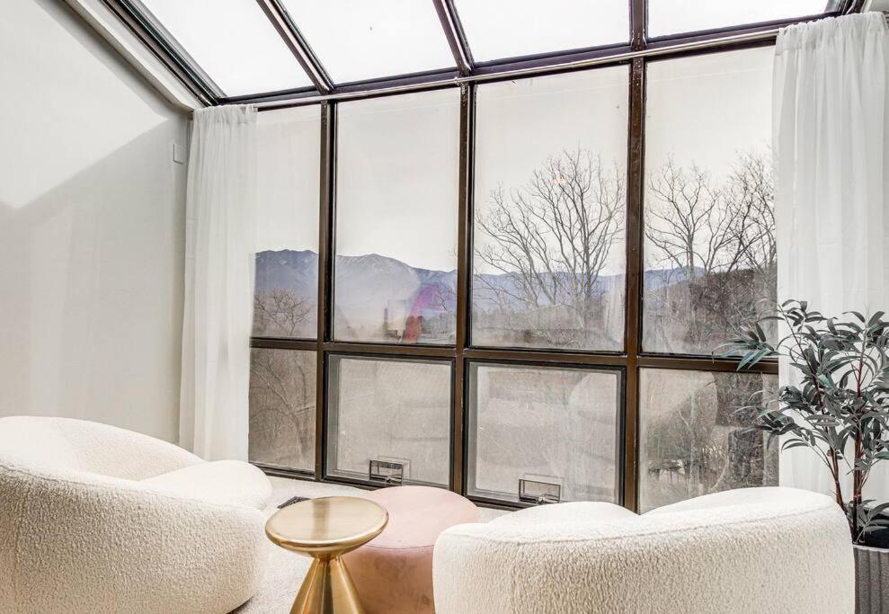 Вилла Lux Retro Getaway W/ Ober & Smoky Mtn Views! Гатлинбург Экстерьер фото