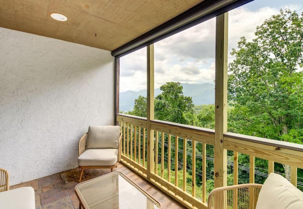 Вилла Lux Retro Getaway W/ Ober & Smoky Mtn Views! Гатлинбург Экстерьер фото