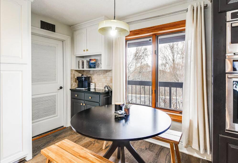 Вилла Lux Retro Getaway W/ Ober & Smoky Mtn Views! Гатлинбург Экстерьер фото