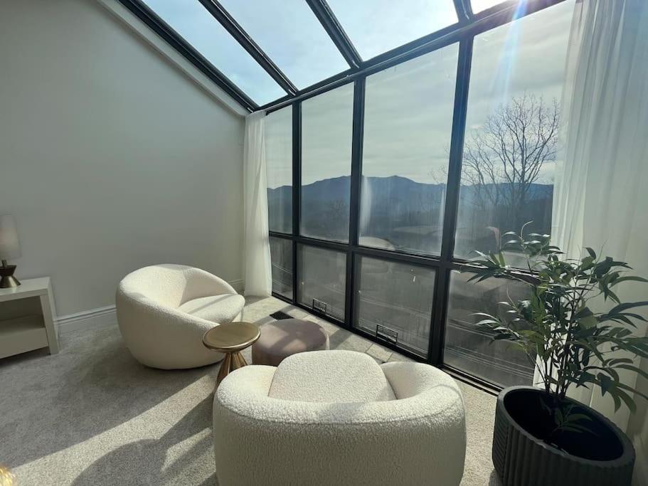 Вилла Lux Retro Getaway W/ Ober & Smoky Mtn Views! Гатлинбург Экстерьер фото