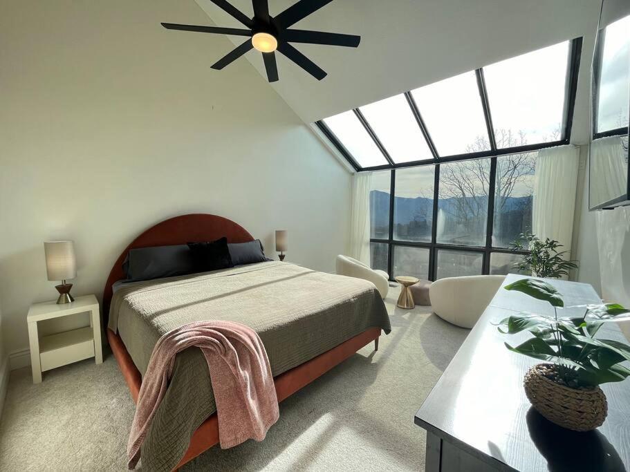 Вилла Lux Retro Getaway W/ Ober & Smoky Mtn Views! Гатлинбург Экстерьер фото