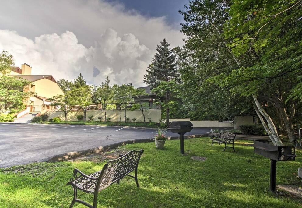 Вилла Lux Retro Getaway W/ Ober & Smoky Mtn Views! Гатлинбург Экстерьер фото