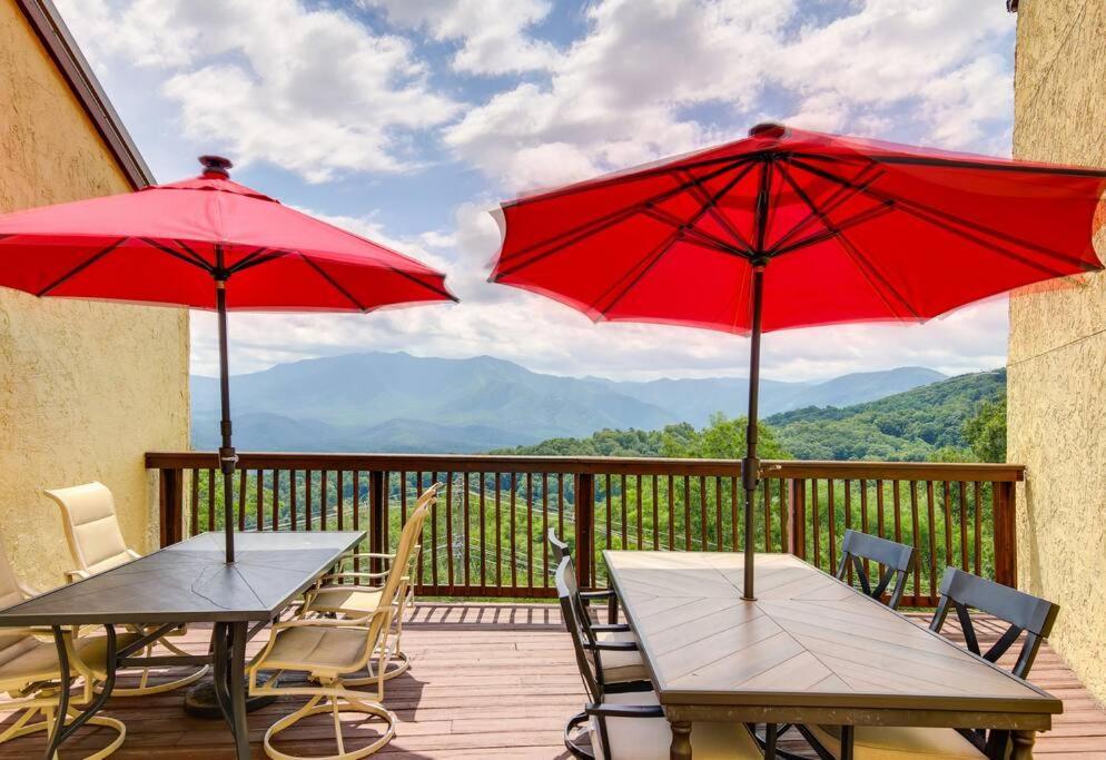 Вилла Lux Retro Getaway W/ Ober & Smoky Mtn Views! Гатлинбург Экстерьер фото